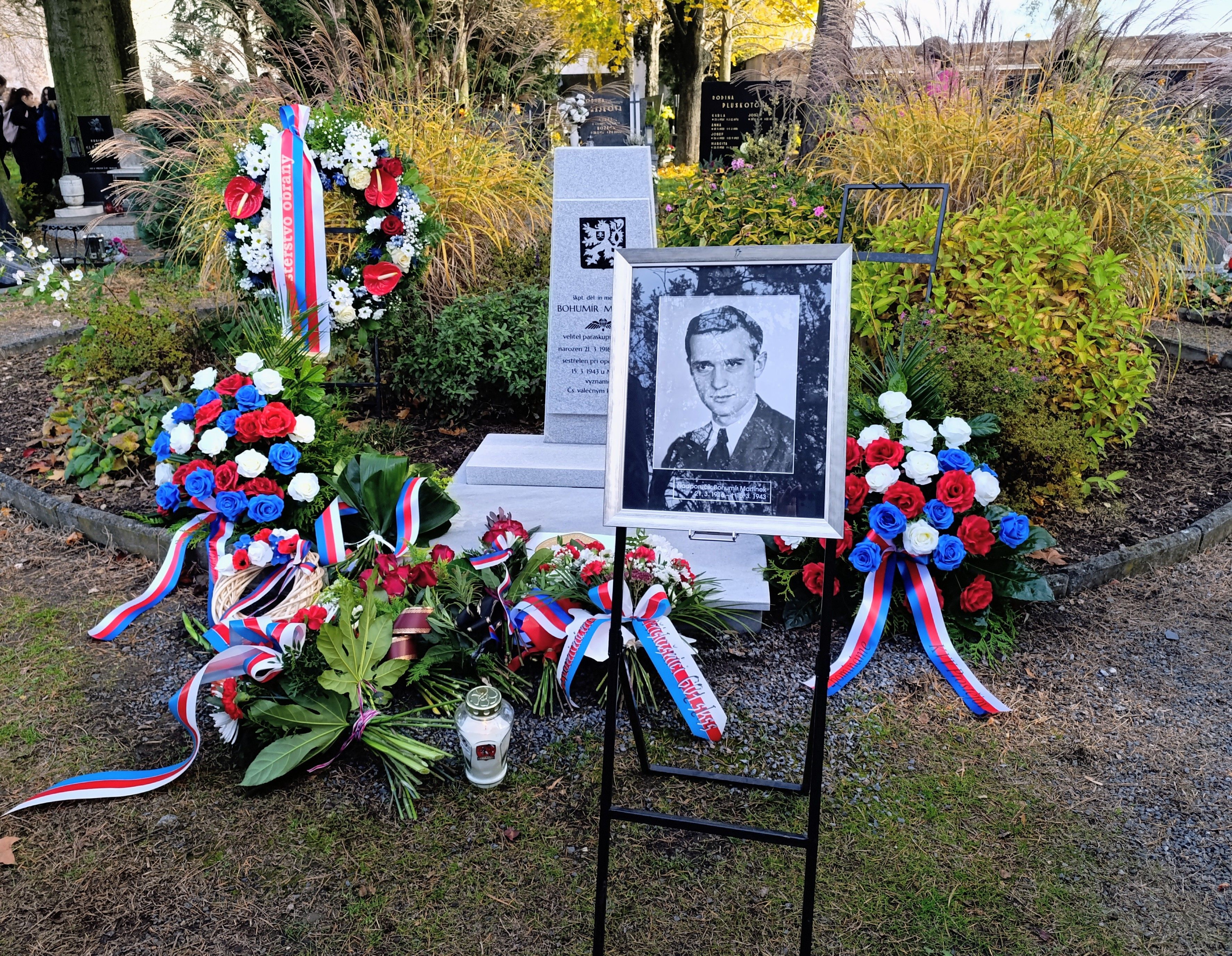 Uložení ostatků parašutisty Bohumíra Martínka